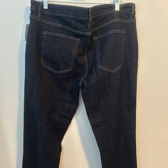 Liz Claiborne City Fit straight leg 5 pocket denim jeans, size 16 - Picture 3 of 4